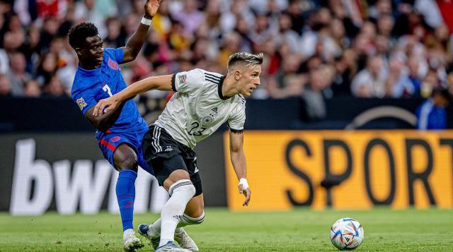 决更是引人 决更是引人